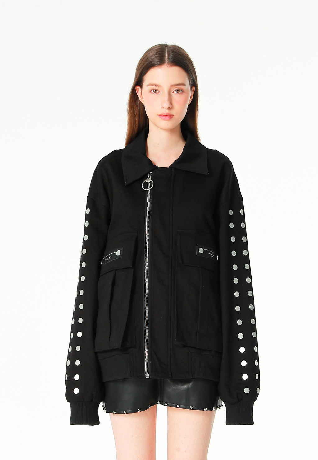 Chaqueta bomber vaquera con grandes bolsillos frontales y botones MWM en las mangas | MWM [PS_COLORS:BLACK]