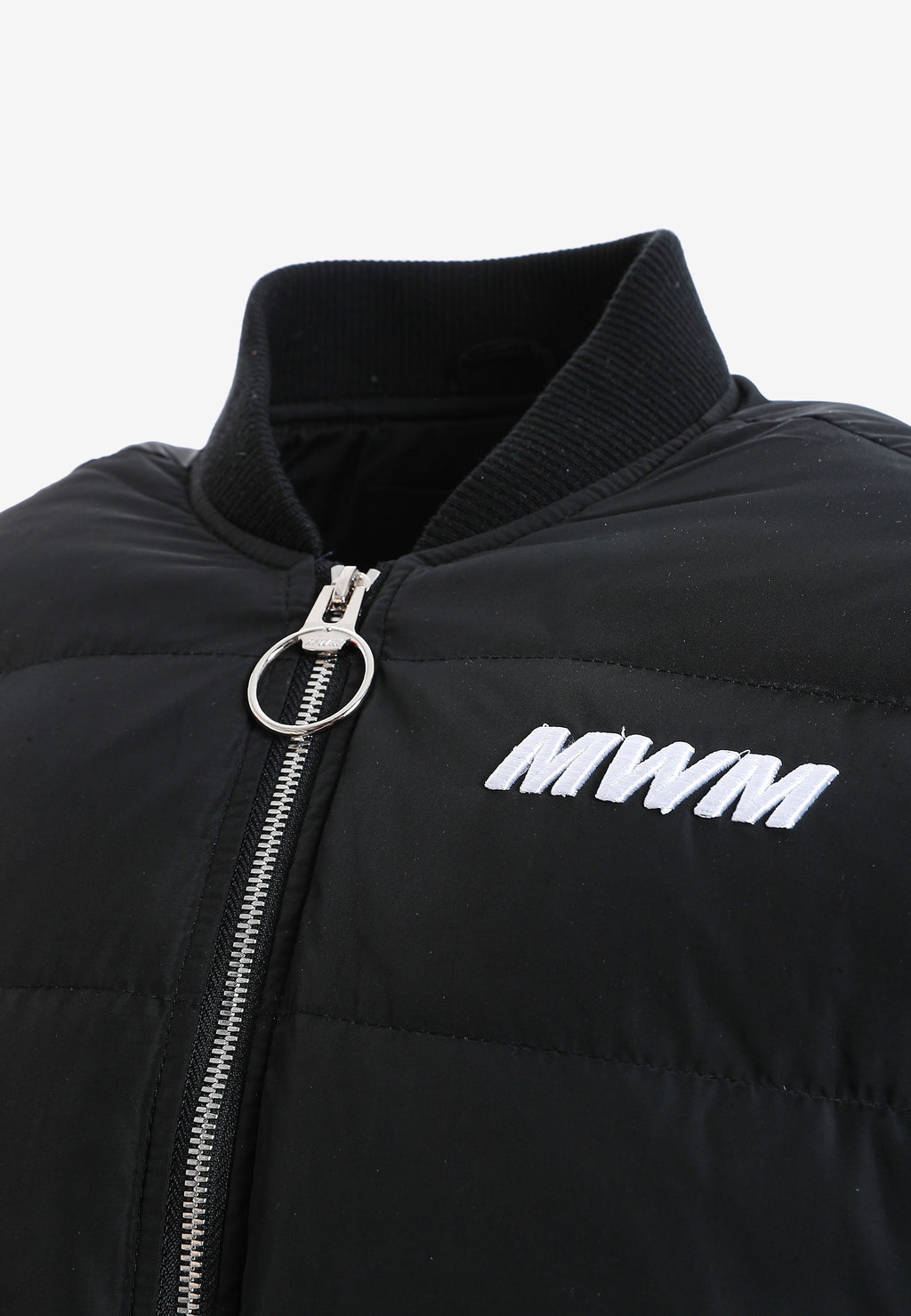 Chaqueta bomber vaquera con grandes bolsillos frontales y botones MWM en las mangas | MWM [PS_COLORS:BLACK]