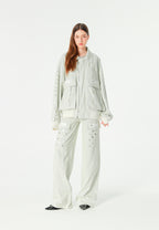 Chaqueta bomber vaquera con grandes bolsillos frontales y botones MWM en las mangas | MWM [PS_COLORS:ECRU-BLUE]