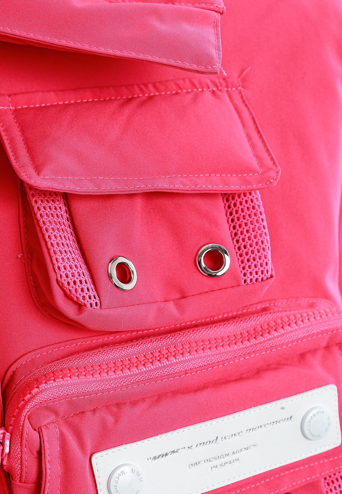 Abrigo puffer corto con multibolsillos técnicos y capucha | MWM [PS_COLORS:FUCHSIA]
