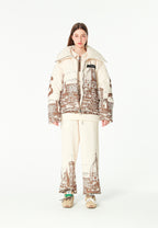 Abrigo puffer con paisaje full-print y cuello alto | MWM [PS_COLORS:BROWN]