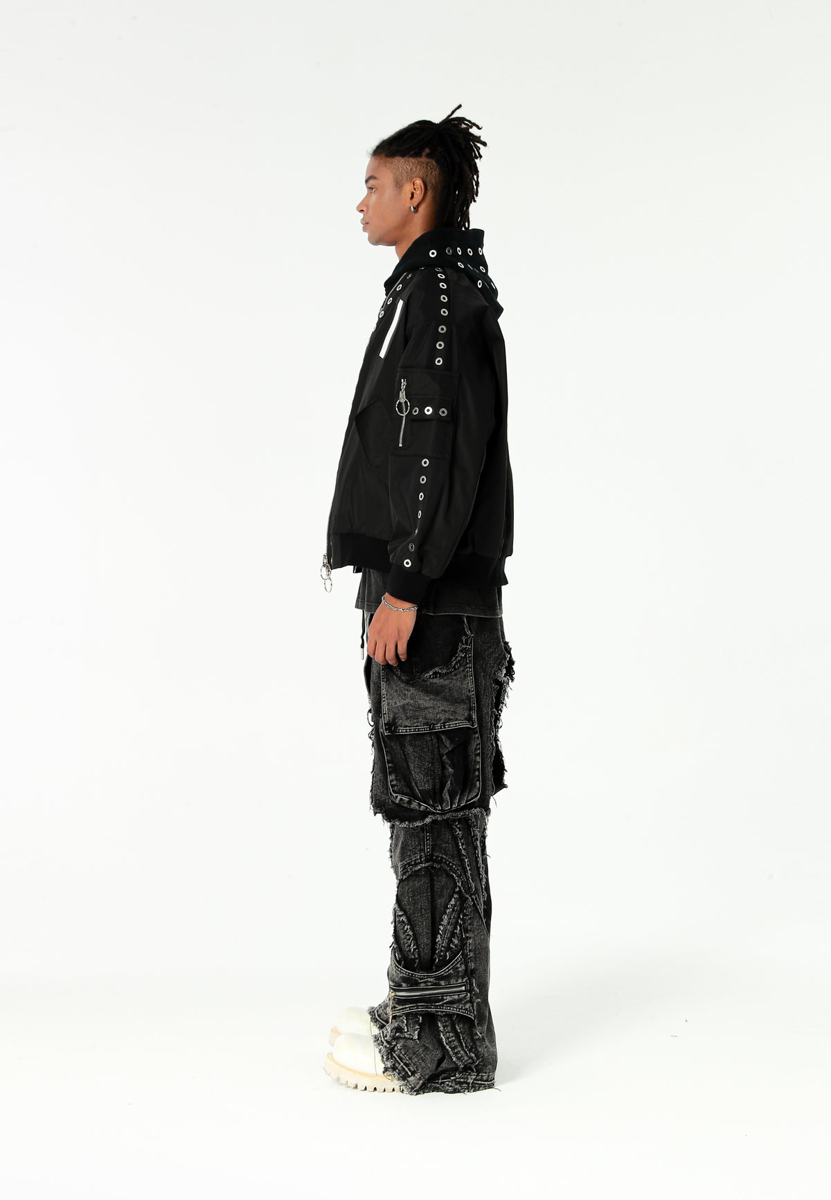 Chaqueta bomber Vanguard Dogs de doble capa con capucha y tachuelas | MWM [PS_COLORS:BLACK]