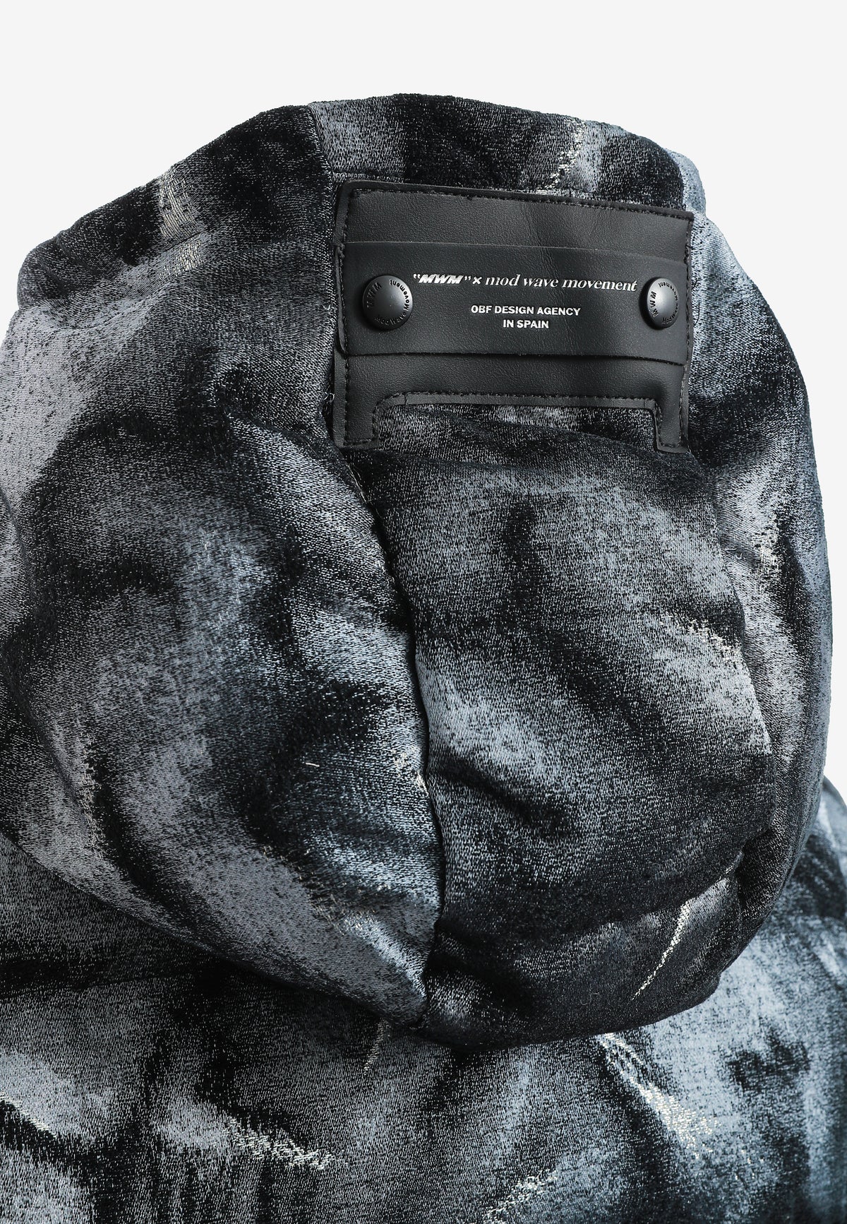 Abrigo puffer jacquard de chenilla con brillo, capucha y mangas desmontables | MWM [PS_COLORS:BLACK]