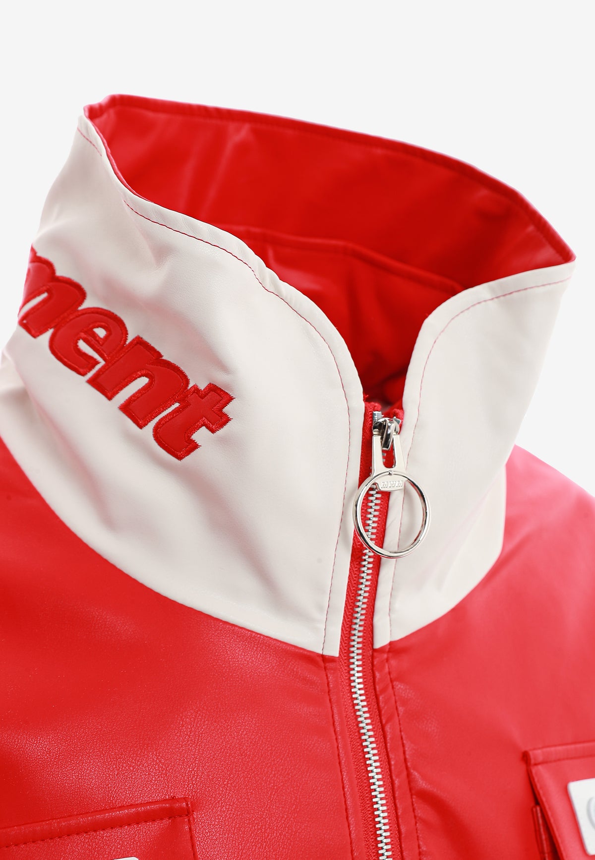 Chaqueta Iconic Logos efecto piel colorblock con cuello alto y cuatro bolsillos | MWM [PS_COLORS:RED]
