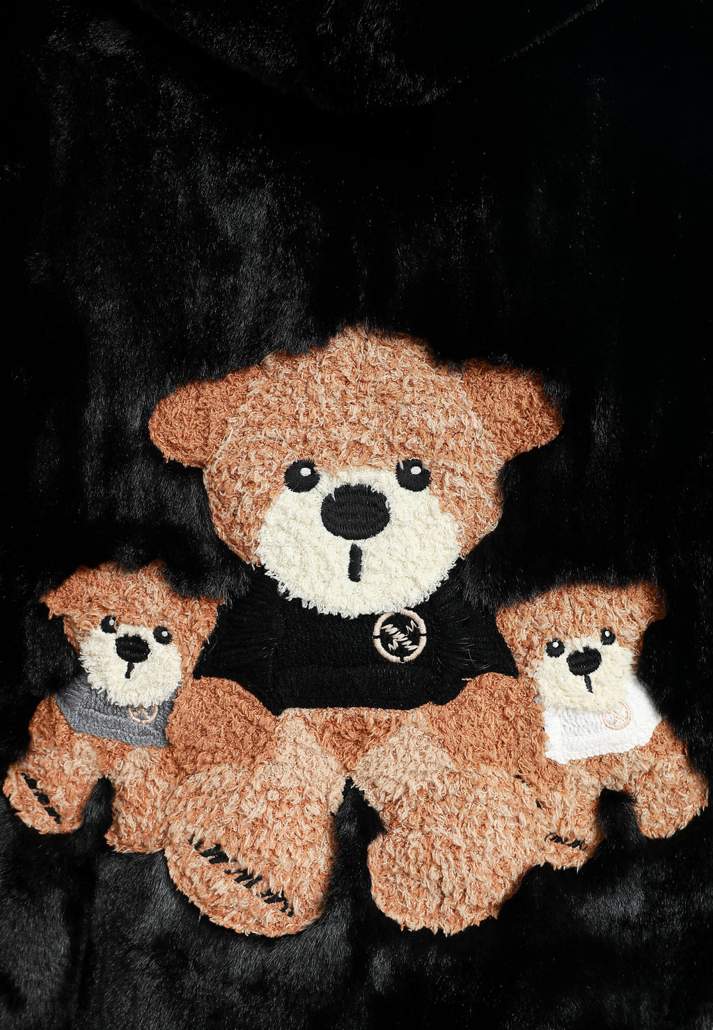 Abrigo TEDDY de pelo con capucha y parches Teddy en pecho y espalda | MWM [PS_COLORS:BLACK]