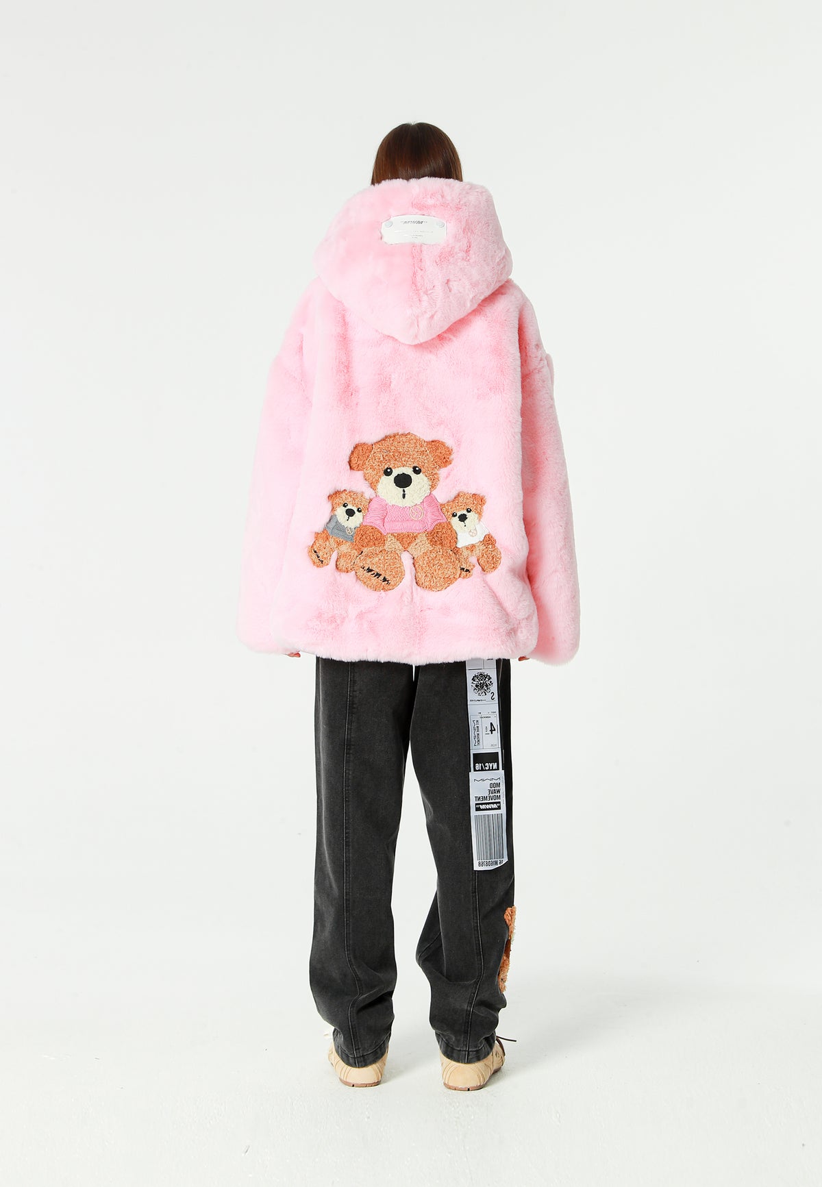 Abrigo TEDDY de pelo con capucha y parches Teddy en pecho y espalda | MWM [PS_COLORS:PINK]