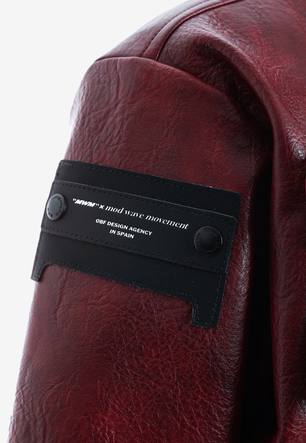 Chaqueta corta efecto piel con bolsillos en relieve | MWM [PS_COLORS:BURGUNDY]
