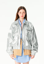Chaqueta corta efecto piel con bolsillos en relieve | MWM [PS_COLORS:SILVER]