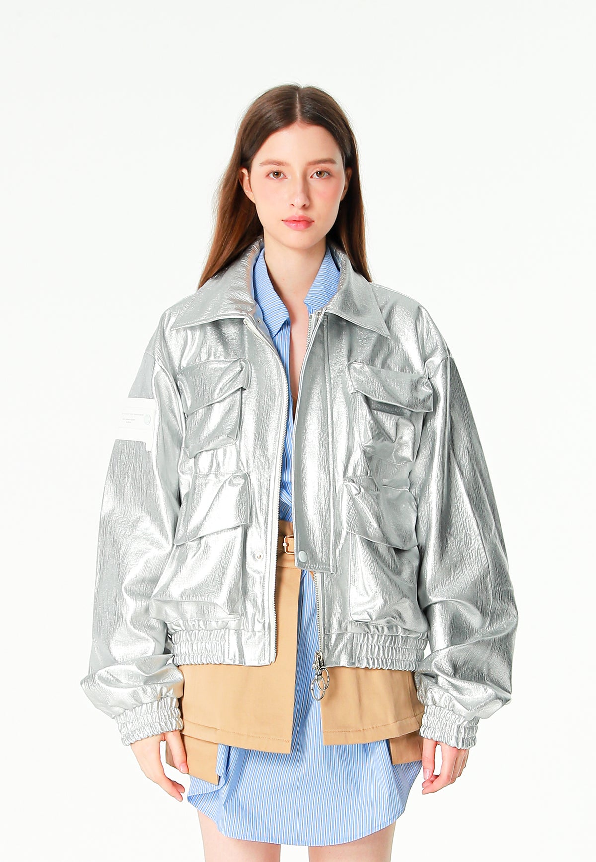 Chaqueta corta efecto piel con bolsillos en relieve | MWM [PS_COLORS:SILVER]