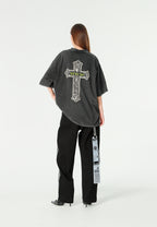 Camiseta de corte regular lavada con logo infinito y cruz bordada | MWM [PS_COLORS:BLACK]