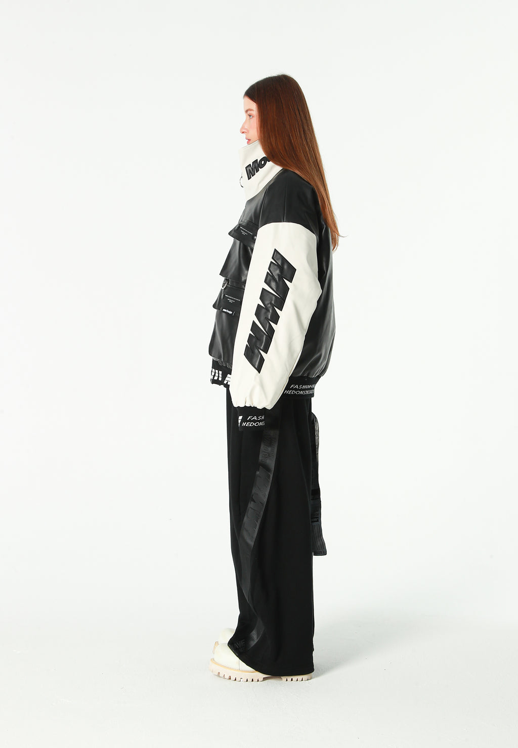 Chaqueta Iconic Logos efecto piel colorblock con cuello alto y cuatro bolsillos | MWM [PS_COLORS:BLACK]