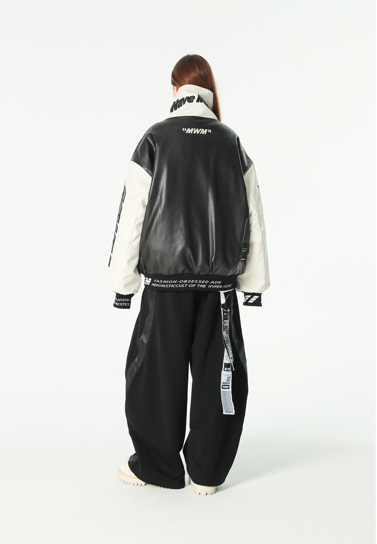 Chaqueta Iconic Logos efecto piel colorblock con cuello alto y cuatro bolsillos | MWM [PS_COLORS:BLACK]