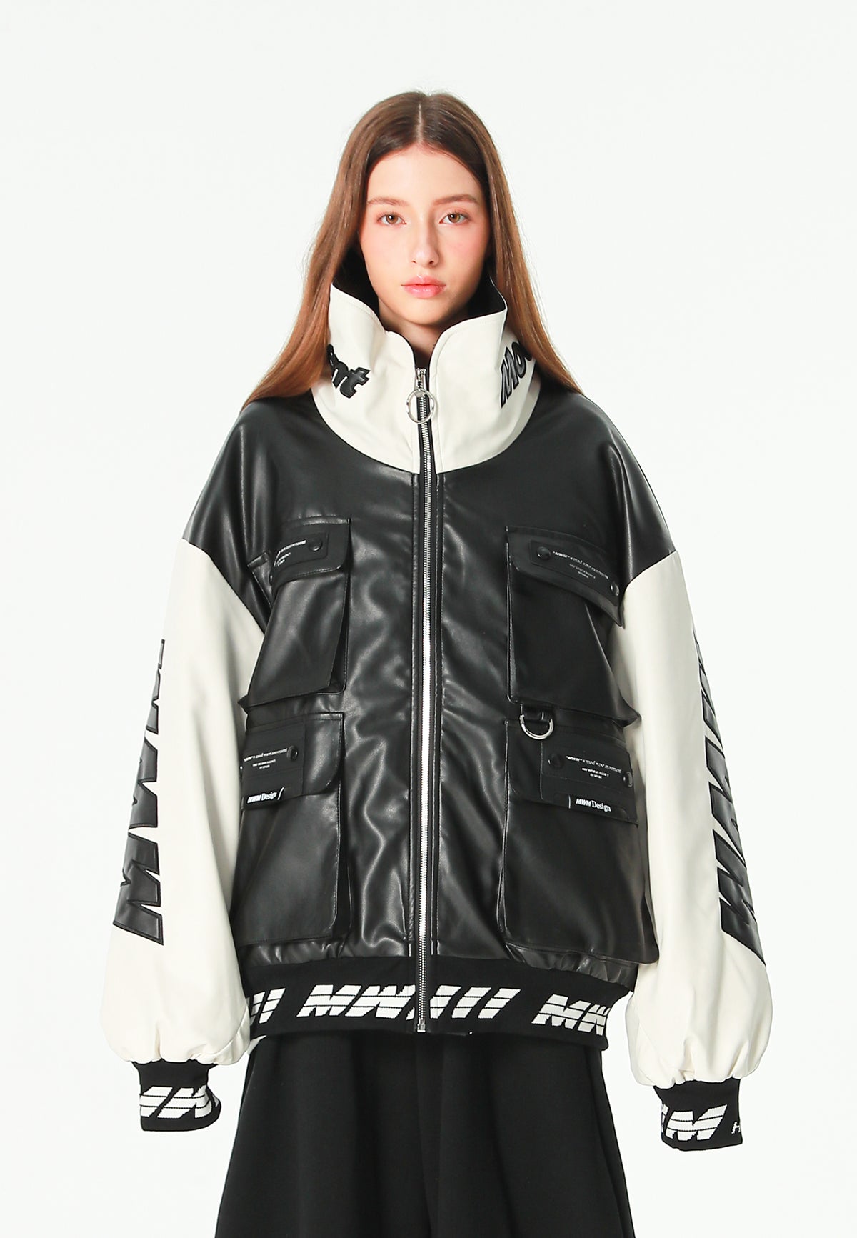 Chaqueta Iconic Logos efecto piel colorblock con cuello alto y cuatro bolsillos | MWM [PS_COLORS:BLACK]