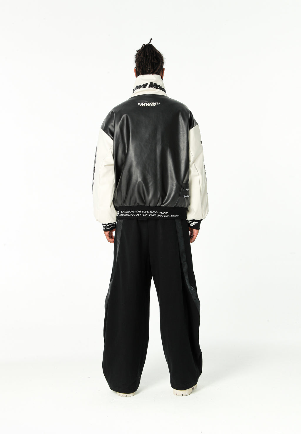 Chaqueta Iconic Logos efecto piel colorblock con cuello alto y cuatro bolsillos | MWM [PS_COLORS:BLACK]