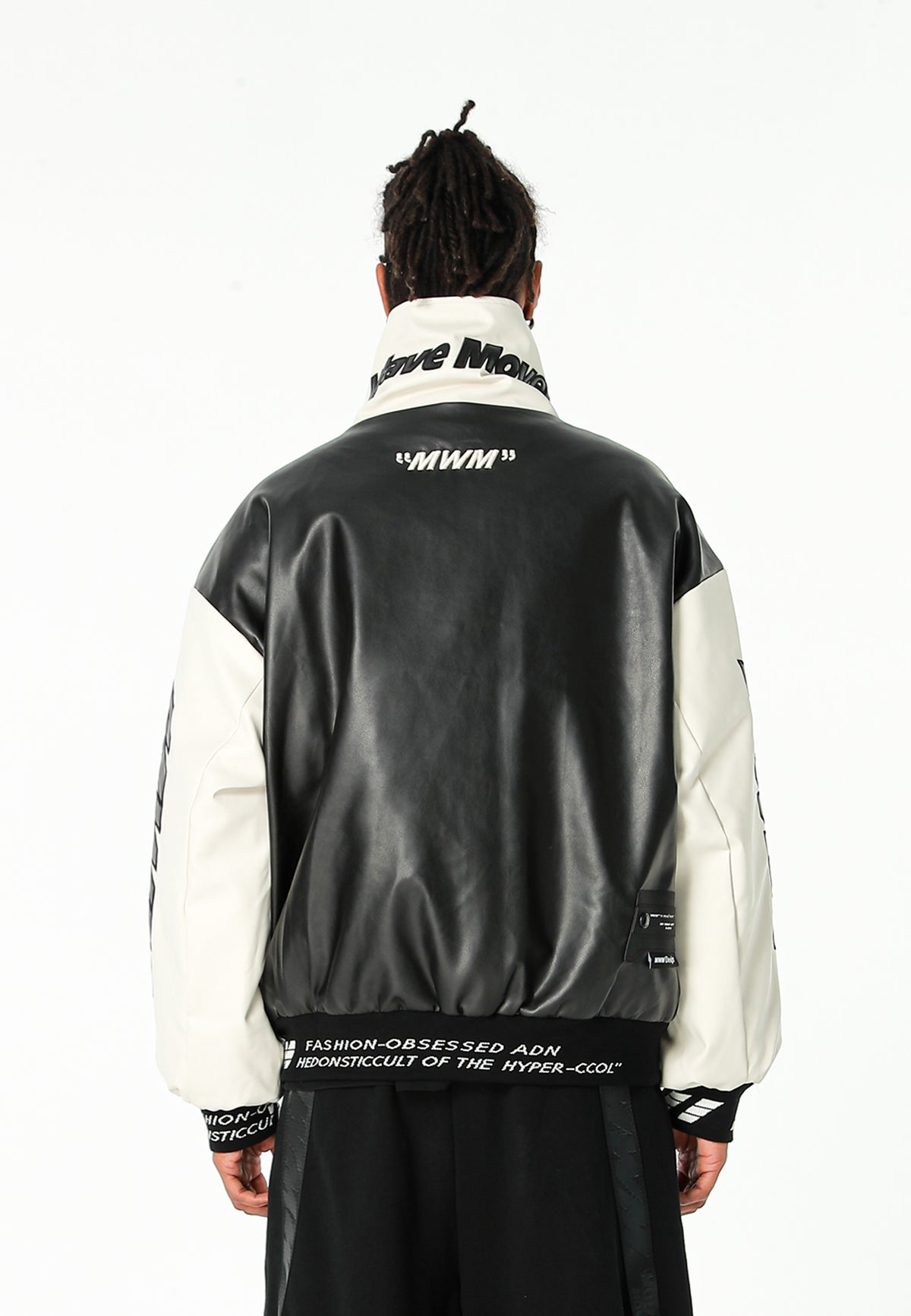 Chaqueta Iconic Logos efecto piel colorblock con cuello alto y cuatro bolsillos | MWM [PS_COLORS:BLACK]