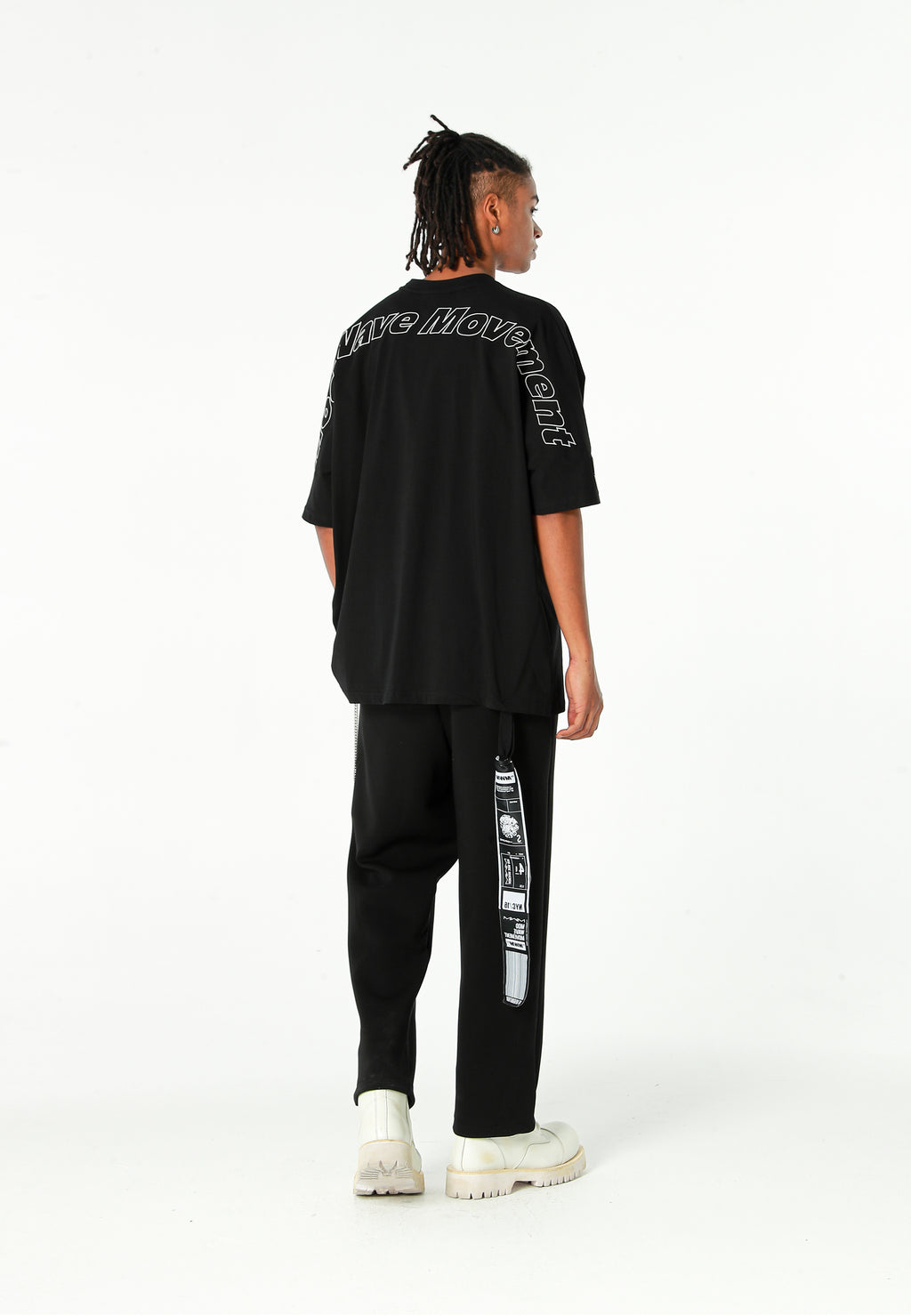 Camiseta oversize Iconic Logo con bordado Mod Wave Movement en hombros y espalda | MWM [PS_COLORS:BLACK]