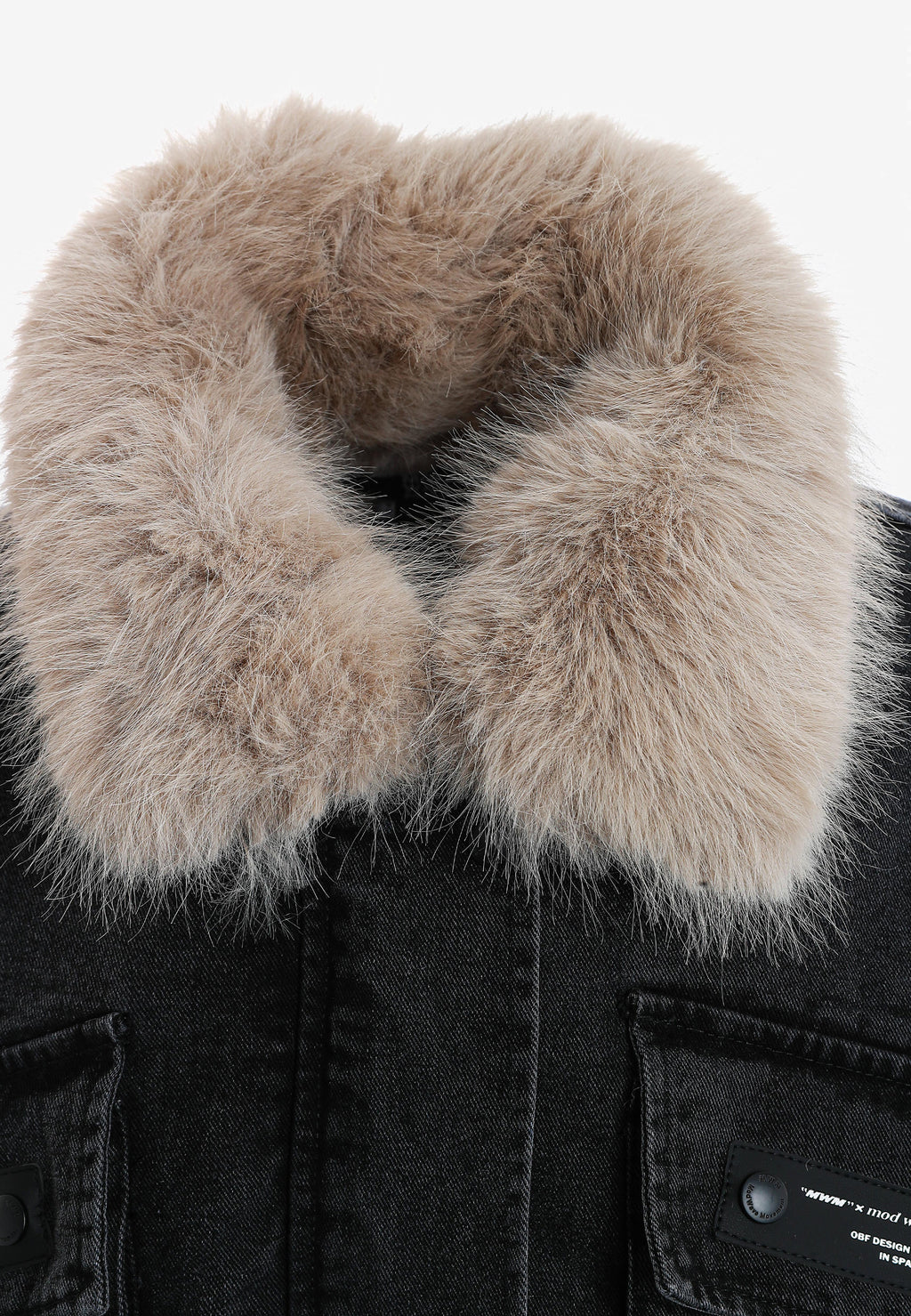 Chaqueta vaquera de mujer TEDDY con cuello y puños de pelo y parche Teddy en la espalda | MWM [PS_COLORS:BLACK]