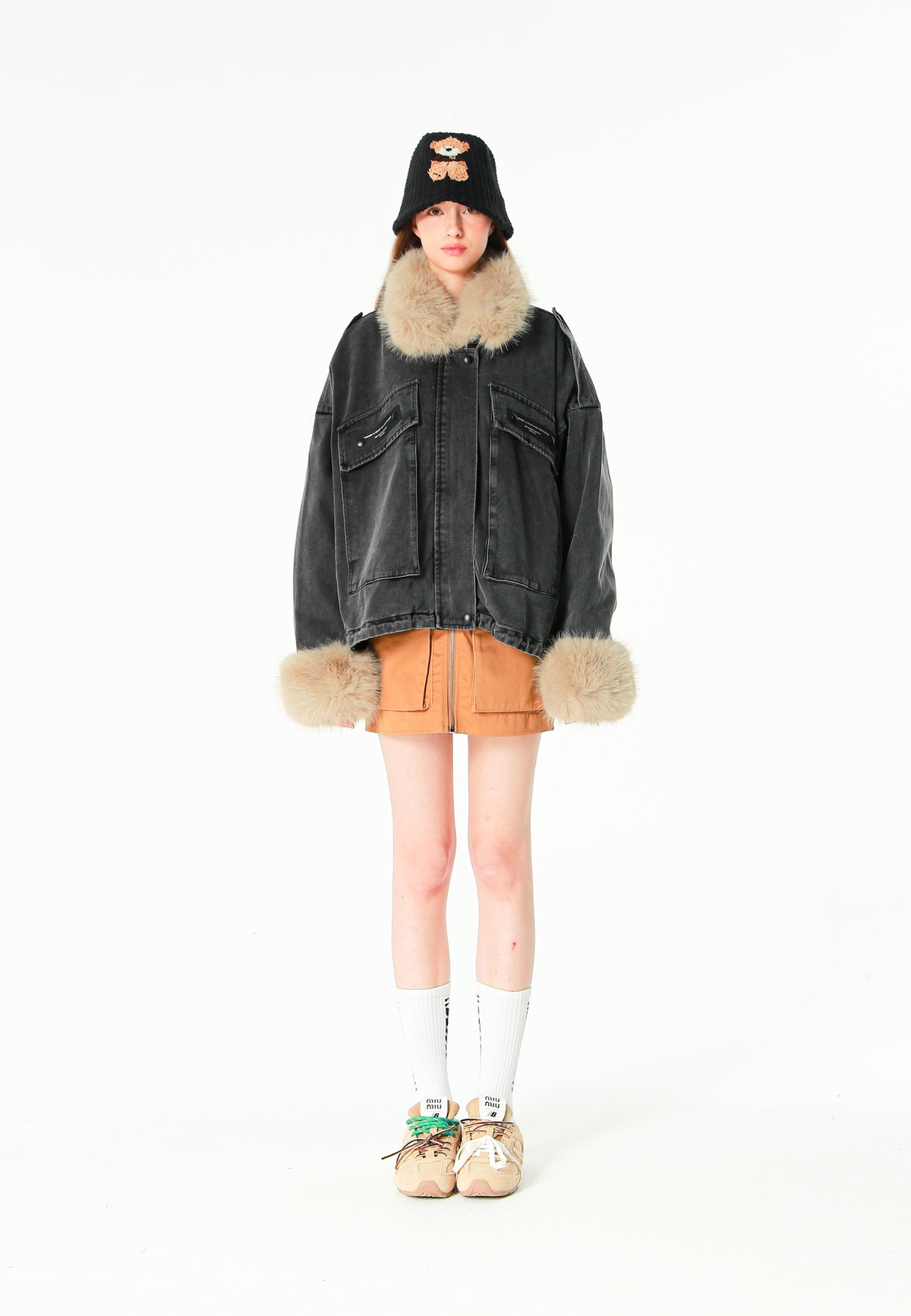 Chaqueta vaquera de mujer TEDDY con cuello y puños de pelo y parche Teddy en la espalda | MWM [PS_COLORS:BLACK]