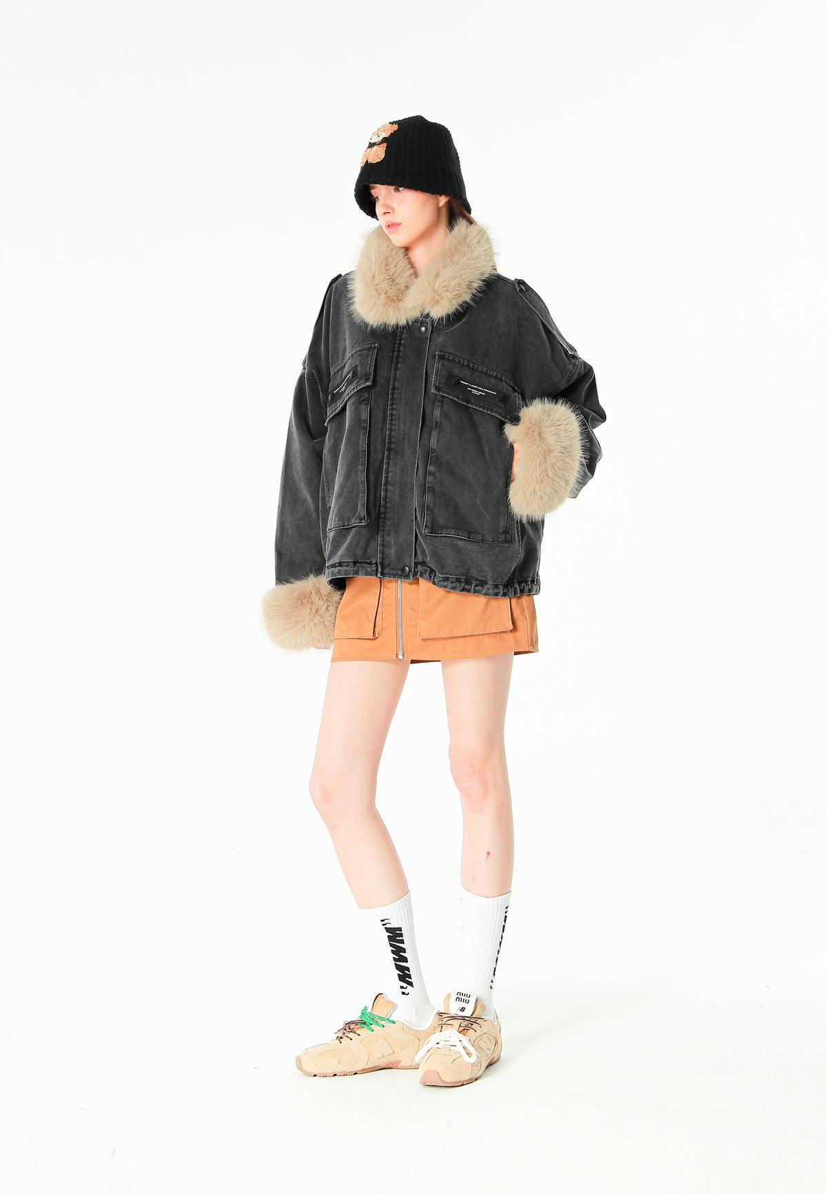 Chaqueta vaquera de mujer TEDDY con cuello y puños de pelo y parche Teddy en la espalda | MWM [PS_COLORS:BLACK]