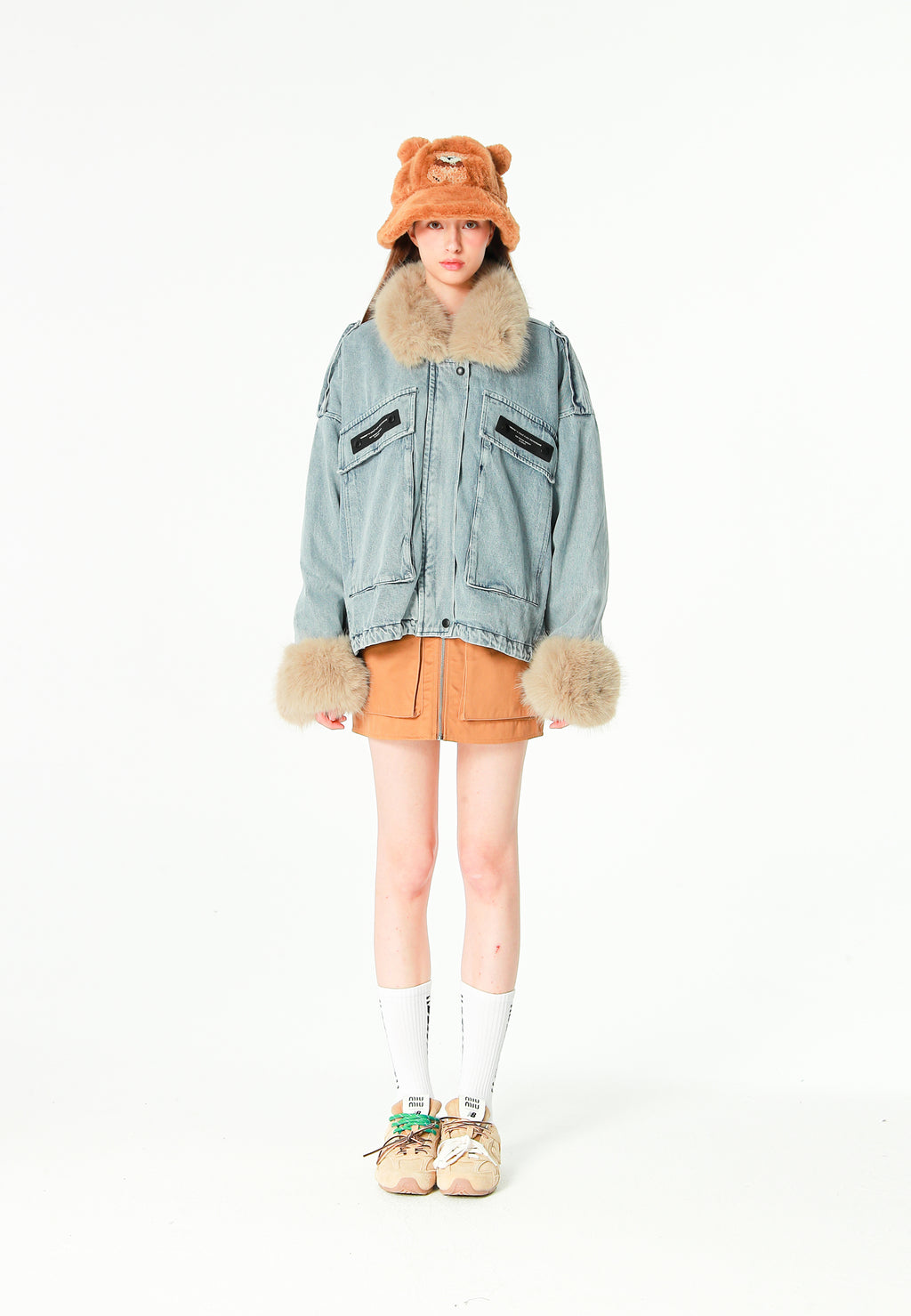 Chaqueta vaquera de mujer TEDDY con cuello y puños de pelo y parche Teddy en la espalda | MWM [PS_COLORS:DENIM]