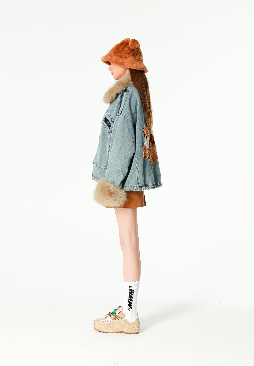 Chaqueta vaquera de mujer TEDDY con cuello y puños de pelo y parche Teddy en la espalda | MWM [PS_COLORS:DENIM]