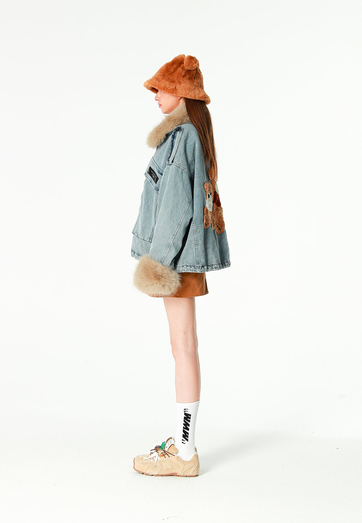 Chaqueta vaquera de mujer TEDDY con cuello y puños de pelo y parche Teddy en la espalda | MWM [PS_COLORS:DENIM]