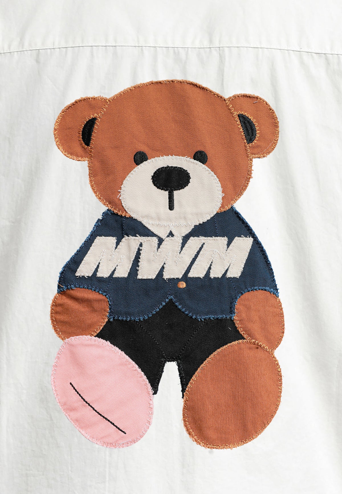 Camisa TEDDY corta con bolsillos laterales, cierre chino y parche Teddy en la espalda | MWM [PS_COLORS:WHITE]