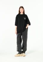 Camiseta TEDDY Mike Bag de corte regular con print en pecho y espalda | MWM [PS_COLORS:BLACK]