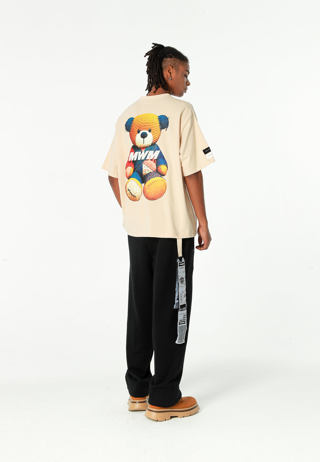 Camiseta TEDDY de corte regular con print patchwork 3D en la espalda | MWM [PS_COLORS:ECRU]