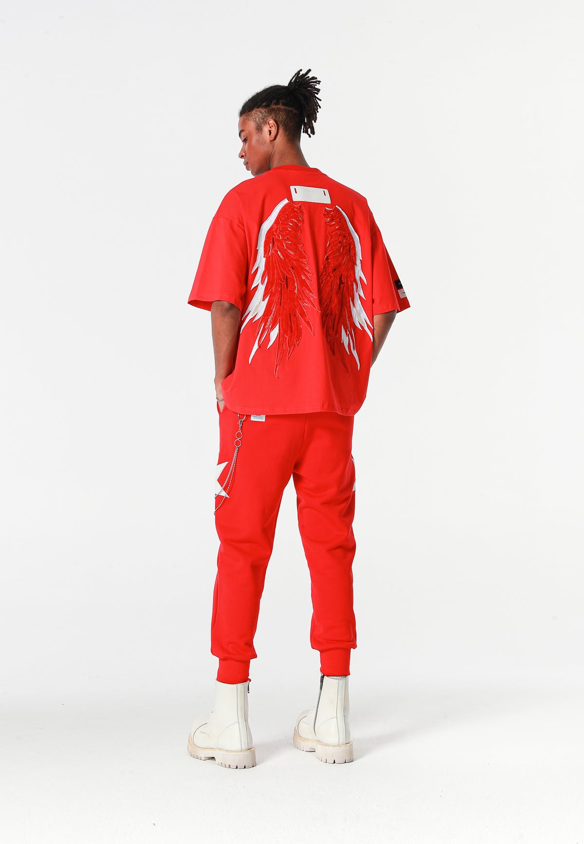 Pantalón jogger Wings con parches de estrellas y cadena lateral | MWM [PS_COLORS:RED]