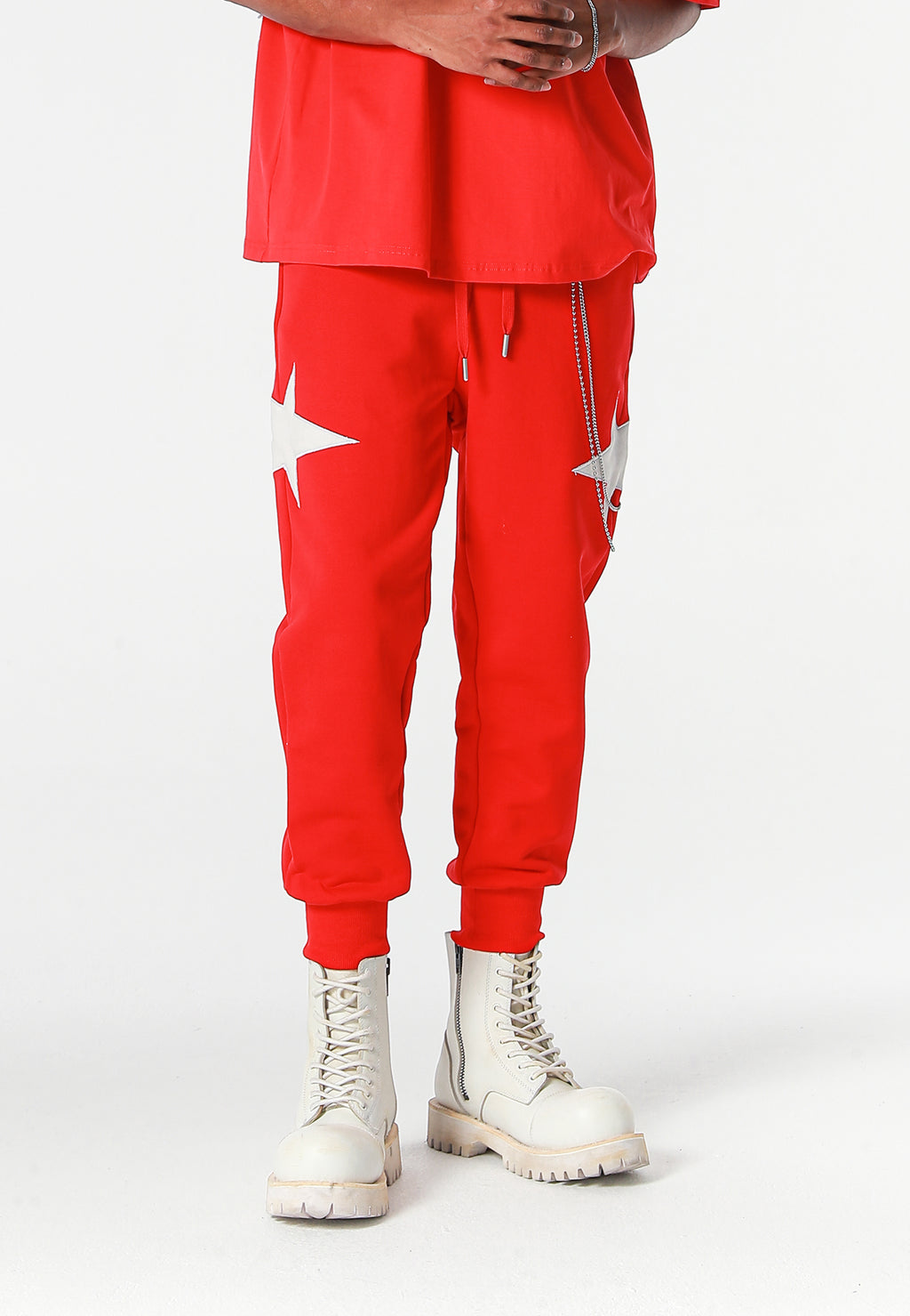 Pantalón jogger Wings con parches de estrellas y cadena lateral | MWM [PS_COLORS:RED]