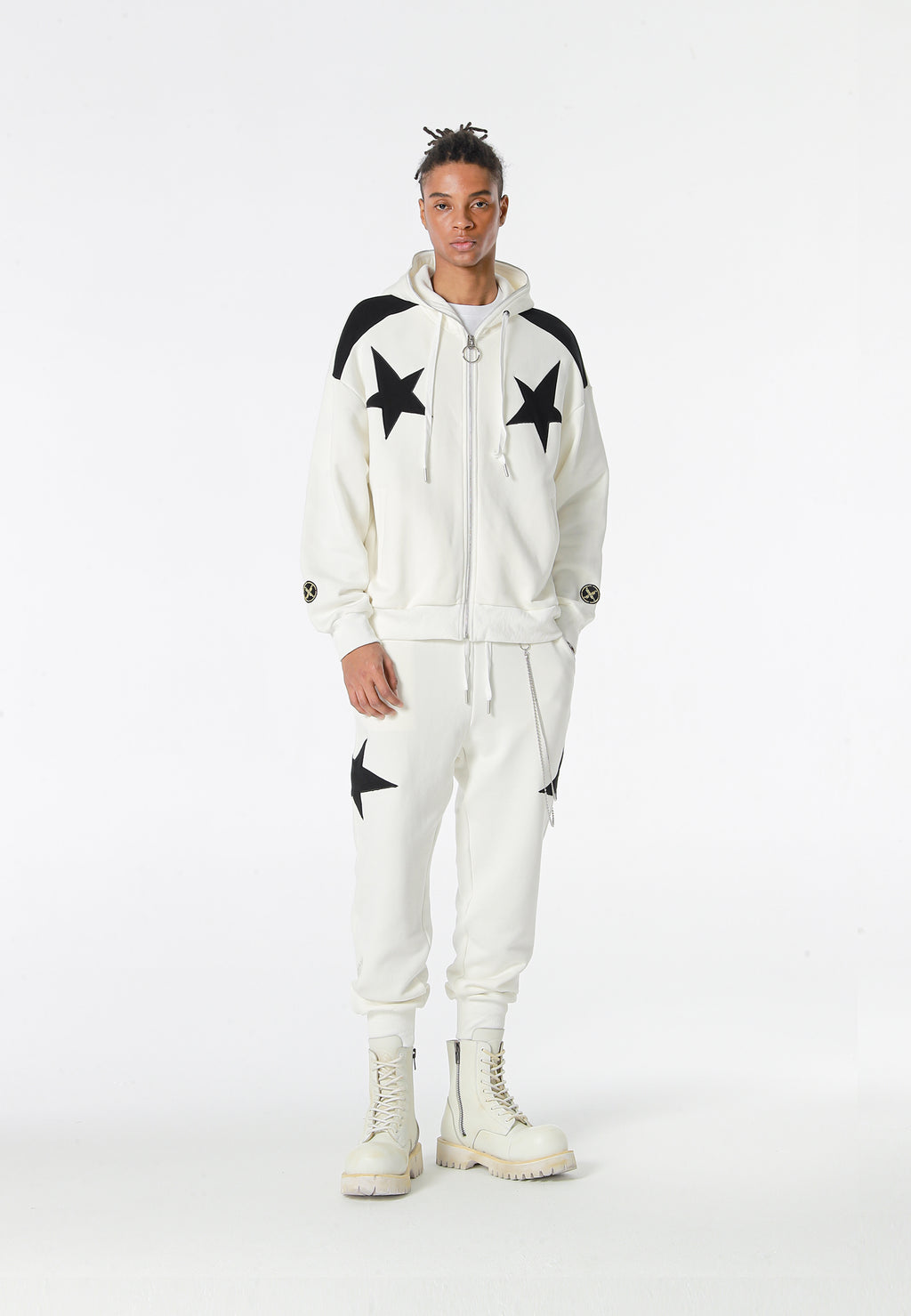 Pantalón jogger Wings con parches de estrellas y cadena lateral | MWM [PS_COLORS:WHITE]