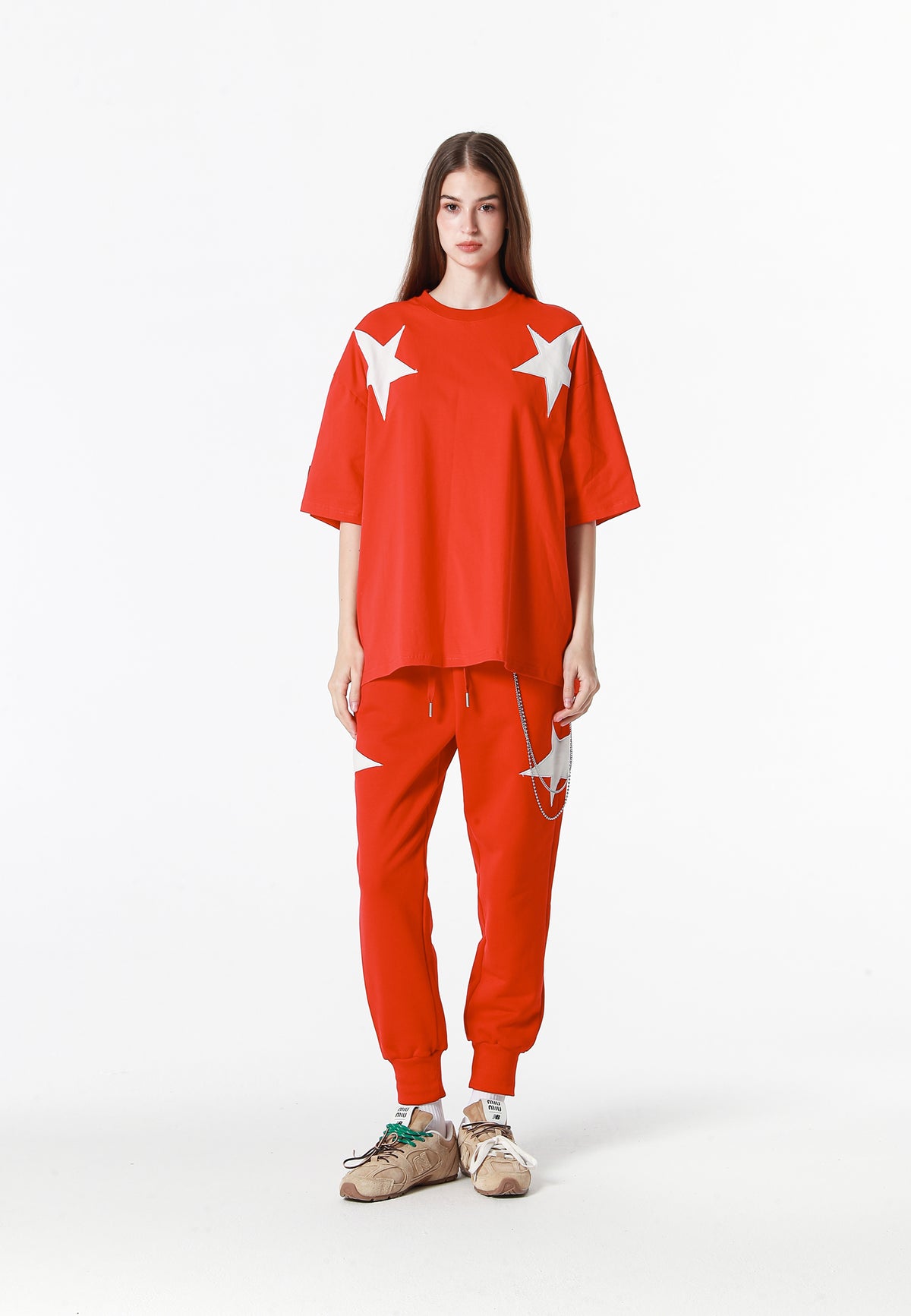 Camiseta Wings de corte relajado con estrellas frontales y doble parche de alas en la espalda | MWM [PS_COLORS:RED]