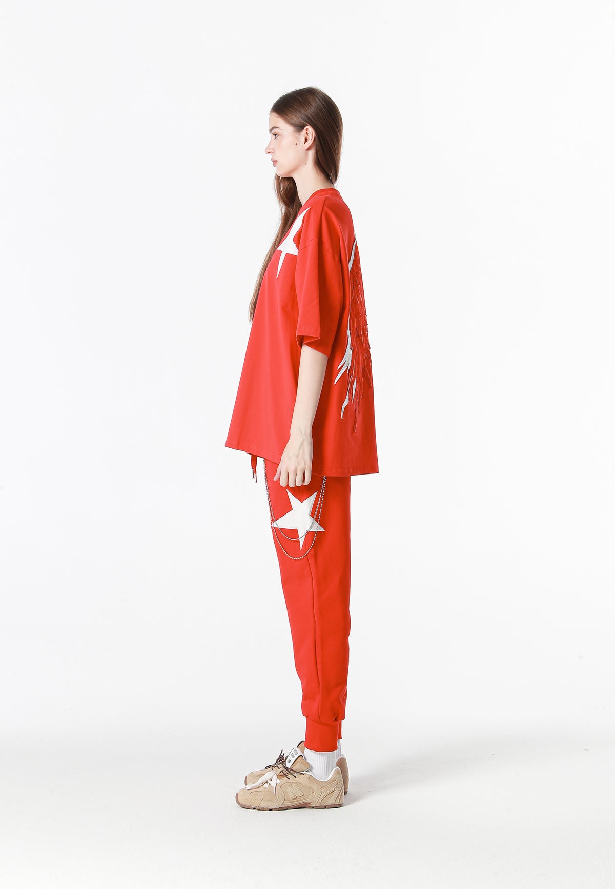Camiseta Wings de corte relajado con estrellas frontales y doble parche de alas en la espalda | MWM [PS_COLORS:RED]