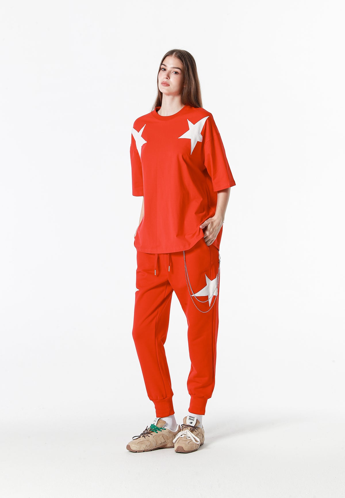 Camiseta Wings de corte relajado con estrellas frontales y doble parche de alas en la espalda | MWM [PS_COLORS:RED]