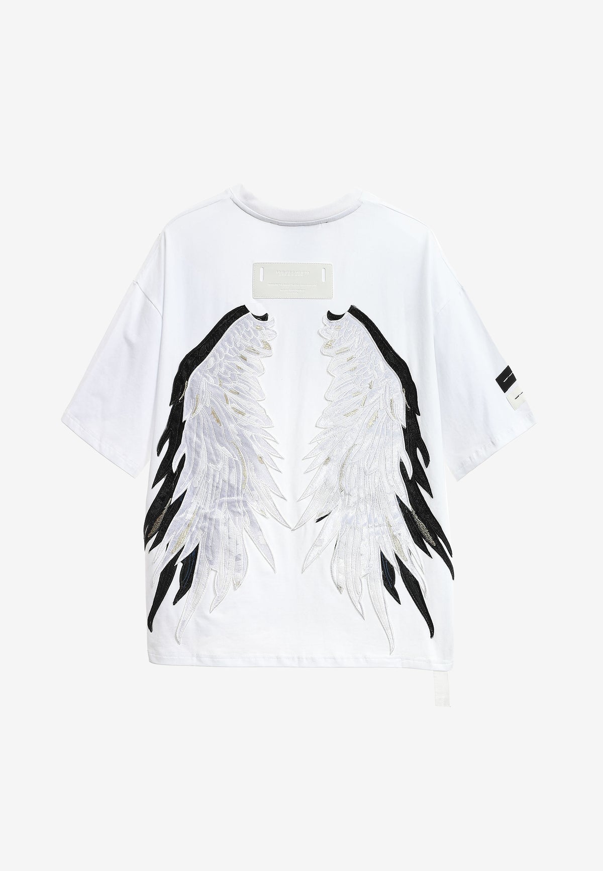 Camiseta Wings de corte relajado con estrellas frontales y doble parche de alas en la espalda | MWM [PS_COLORS:WHITE]