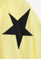 Camiseta Wings de corte relajado con estrellas frontales y doble parche de alas en la espalda | MWM [PS_COLORS:YELLOW]