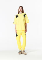 Camiseta Wings de corte relajado con estrellas frontales y doble parche de alas en la espalda | MWM [PS_COLORS:YELLOW]