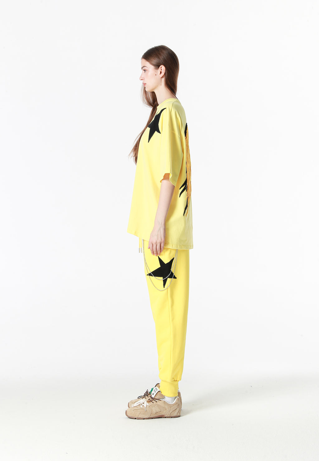 Camiseta Wings de corte relajado con estrellas frontales y doble parche de alas en la espalda | MWM [PS_COLORS:YELLOW]