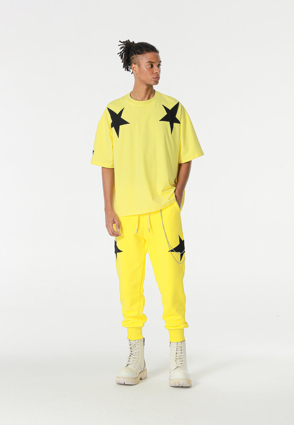 Camiseta Wings de corte relajado con estrellas frontales y doble parche de alas en la espalda | MWM [PS_COLORS:YELLOW]