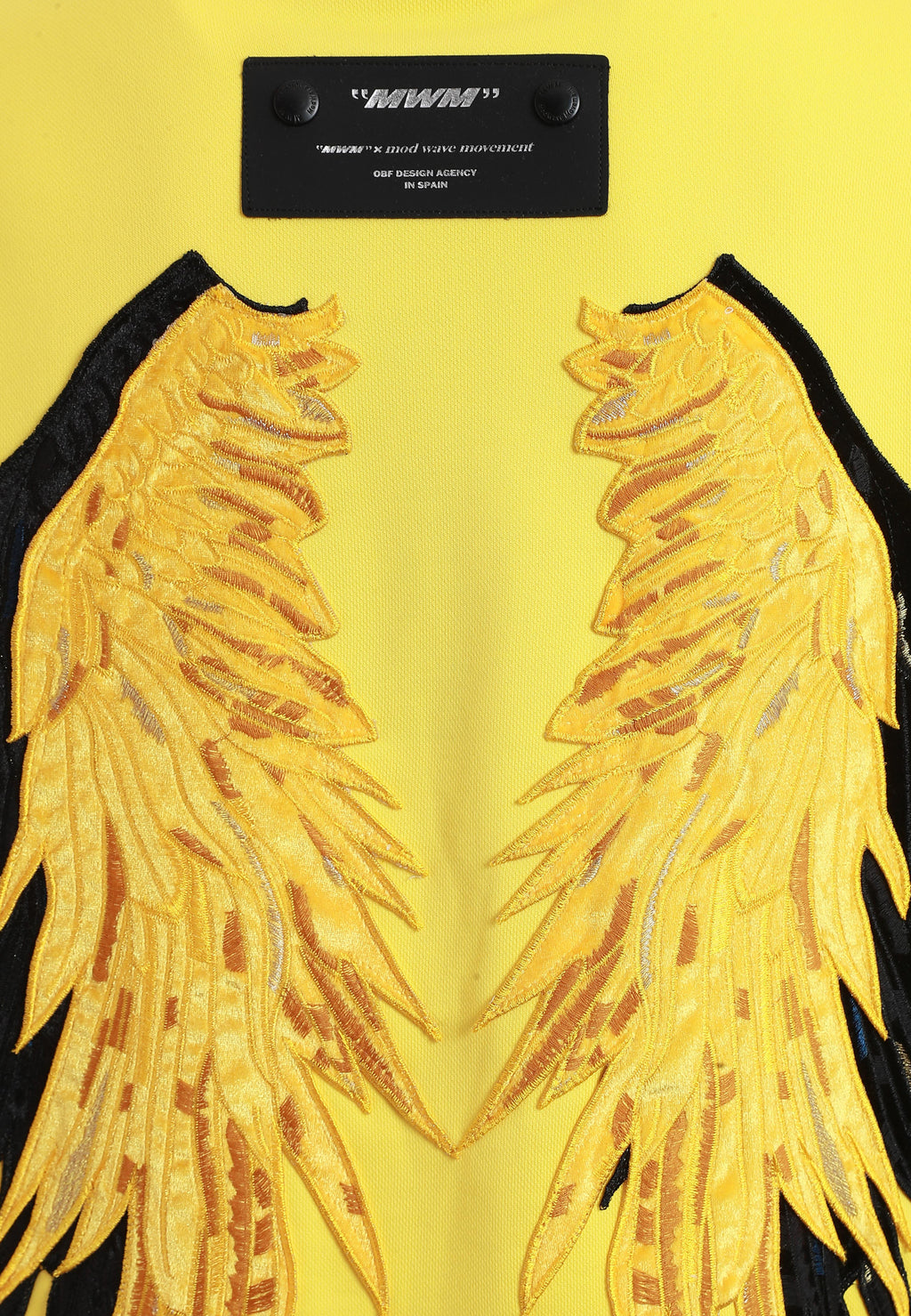 Sudadera Wings de corte relajado con estrellas frontales y doble parche de alas en la espalda | MWM [PS_COLORS:YELLOW]