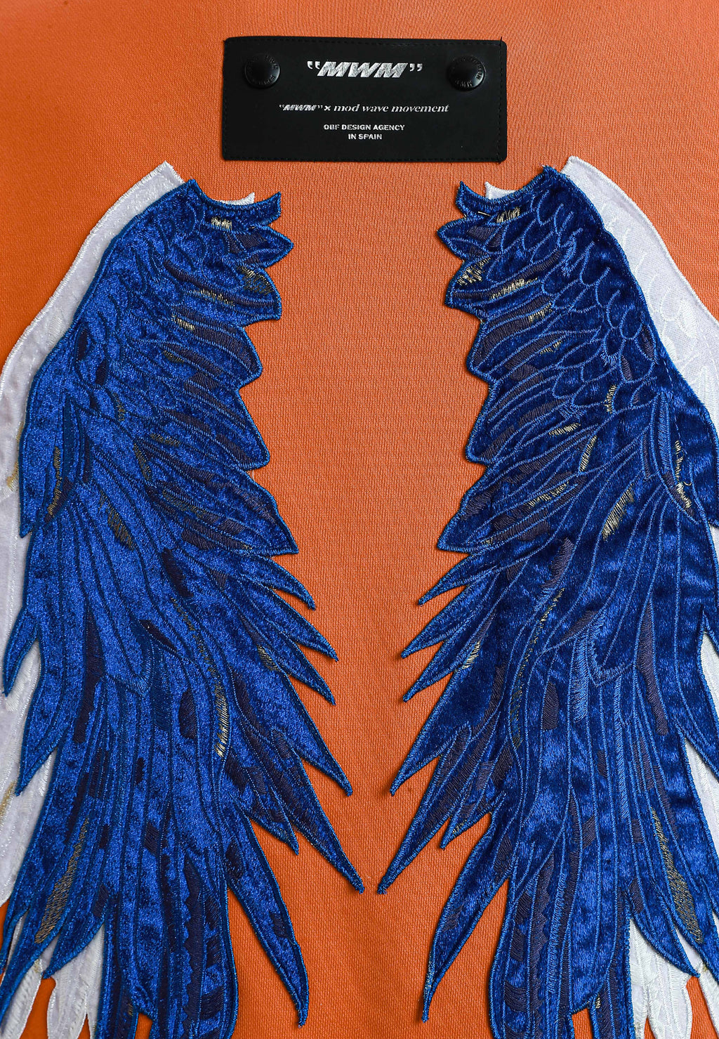 Sudadera de niño Wings de corte relajado con estrellas frontales y doble parche de alas en la espalda | MWM [PS_COLORS:ORANGE]