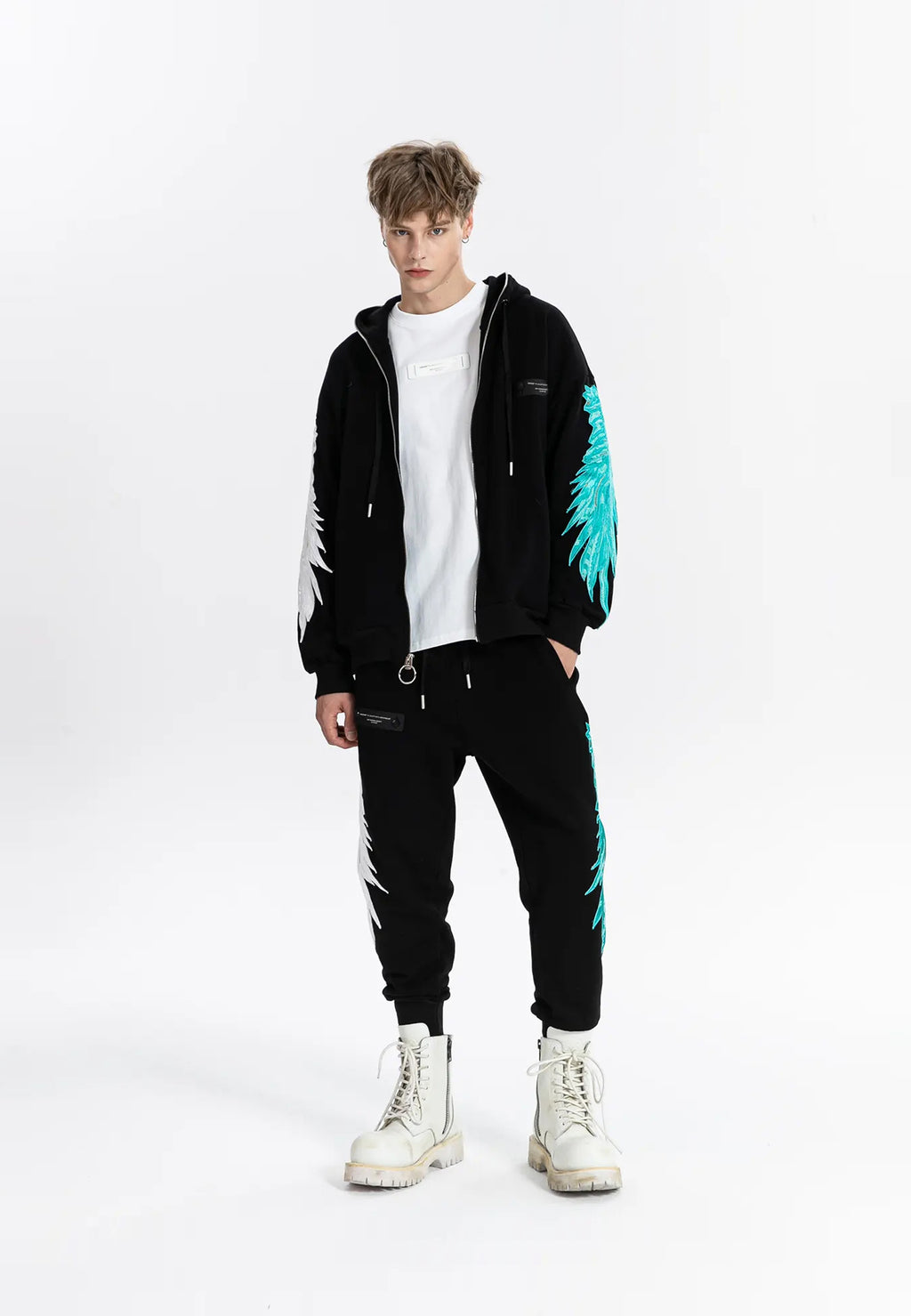 Sudadera con capucha de alas bordadas | MWM