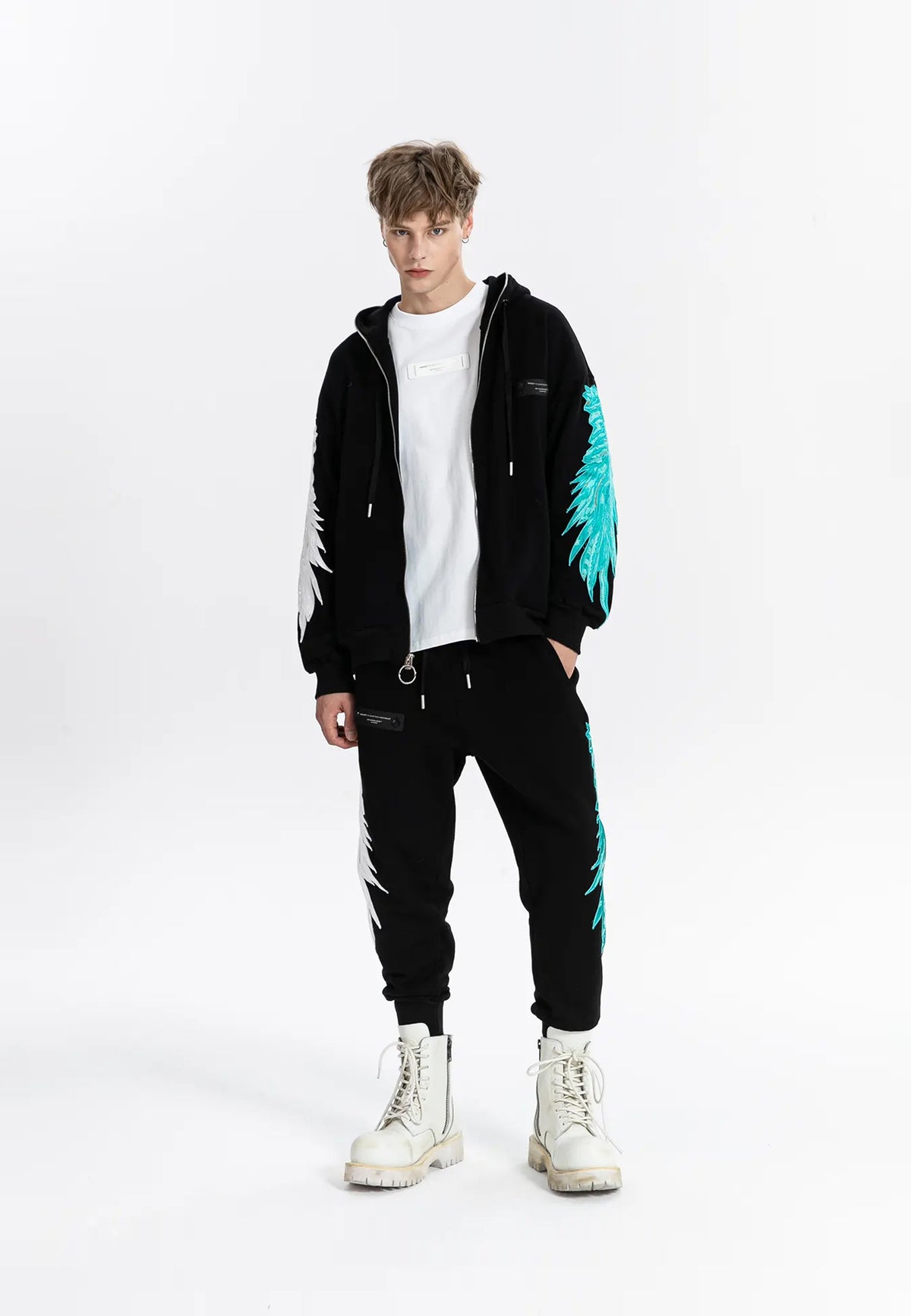 Sudadera con capucha de alas bordadas | MWM