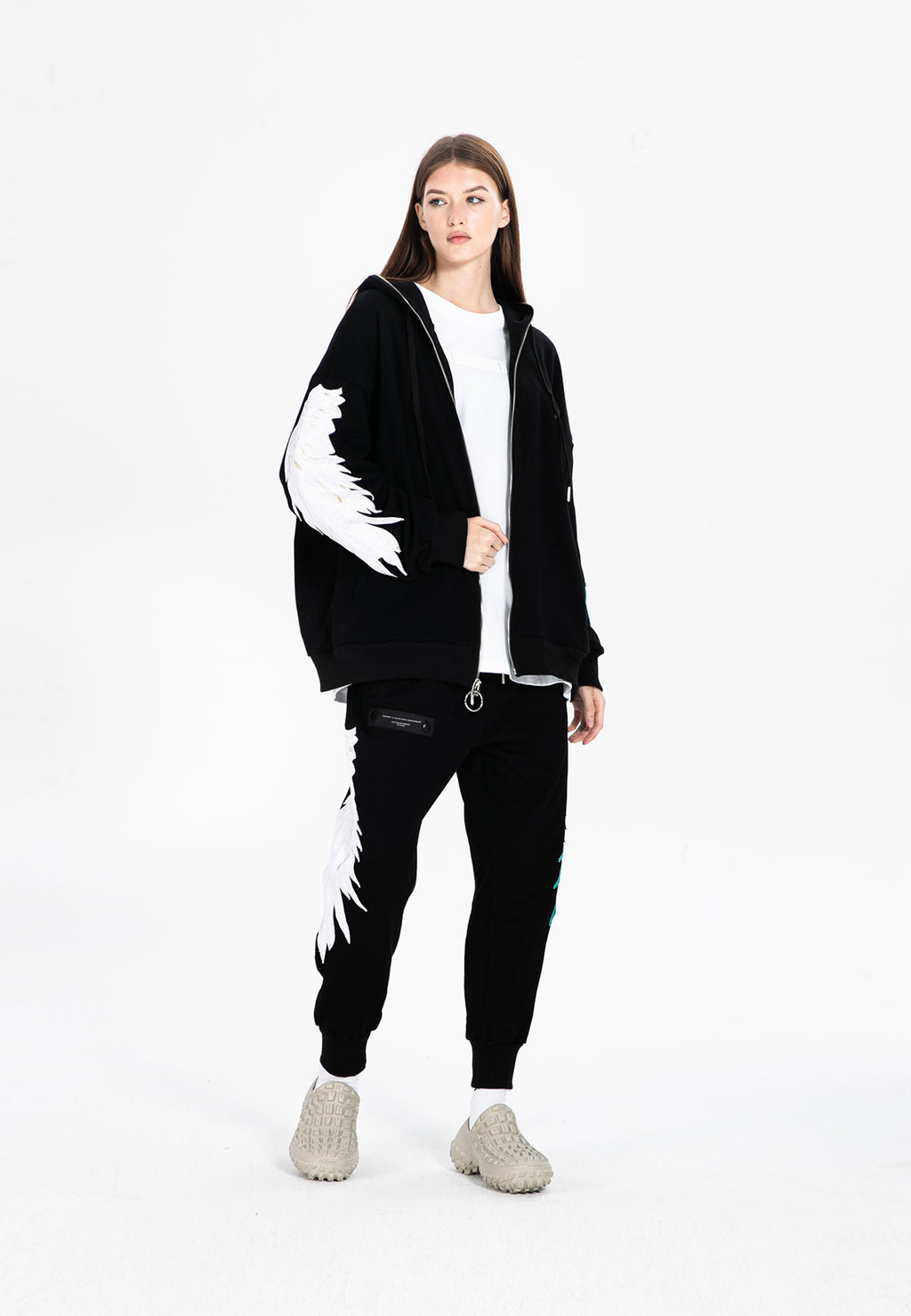 Sudadera con capucha de alas bordadas | MWM