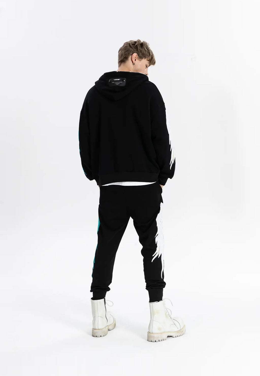 Sudadera con capucha de alas bordadas | MWM