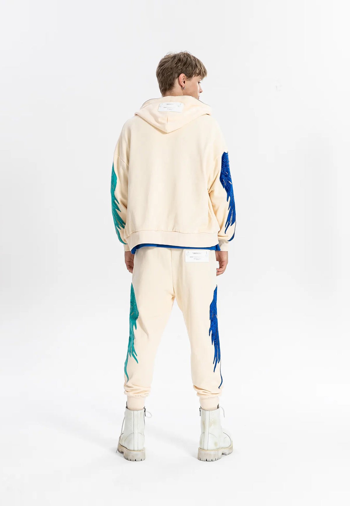 Sudadera con capucha de alas bordadas | MWM
