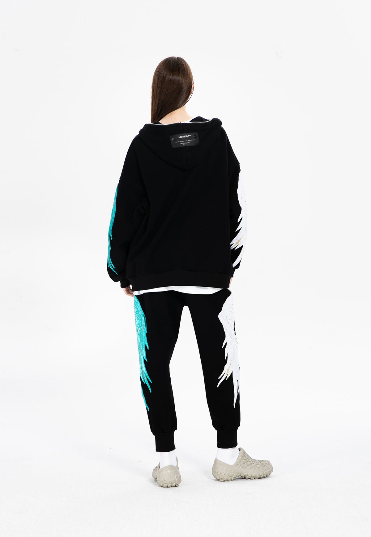 Sudadera con capucha de alas bordadas | MWM