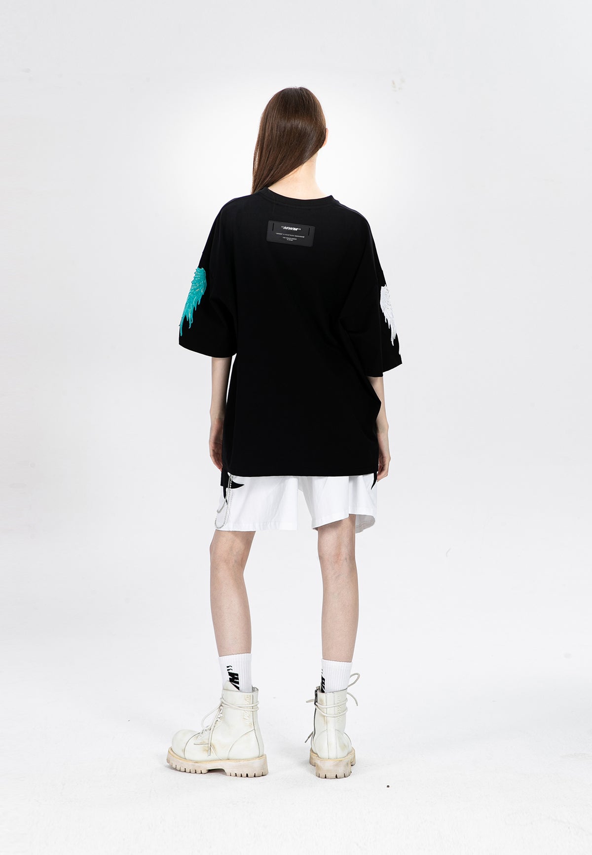Camiseta con alas bordadas | MWM