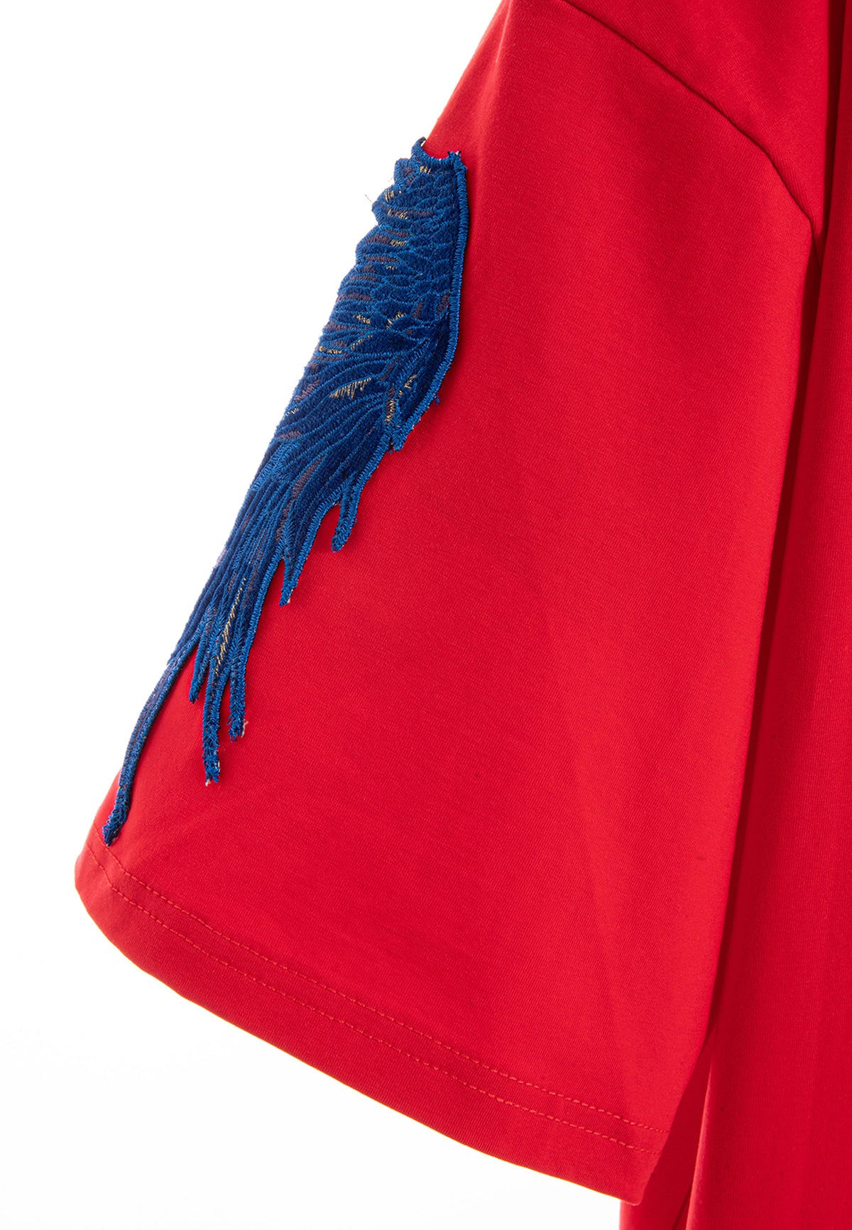 Camiseta con alas bordadas | MWM